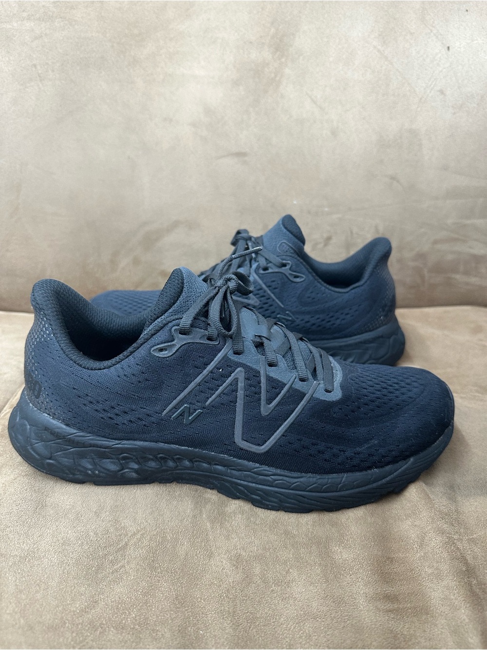 New Balance fresh foam 880v13 men’s black running shoes size 10